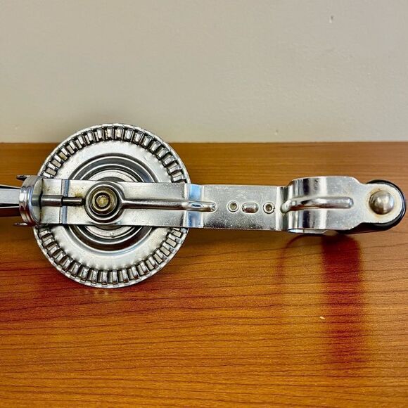 Vintage Another Androck Product Stainless Steel Bakelite Hand Mixer - Picture 8 of 14